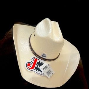 Brand new , tags still on it . bought it and it doesn't fit . Size 6-7/8